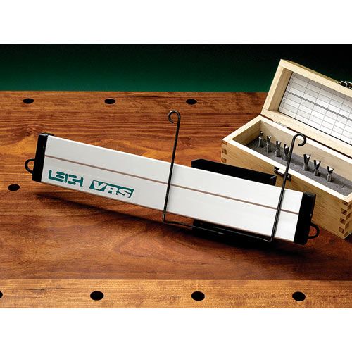 LEIGH D4RM Pro Dovetail Router Jig Package with AC24 (VRS24 and 1607) Accessories - จิ๊กทำเดือยหางเหยี่ยว และเดือยกล่องขนาด 24 นิ้ว พร้อมฐานรองเร้าเตอร์และหัวต่อเครื่องดูดฝุ่น กับดอกเร้าเตอร์ชุด 12 ดอก AC-24 *(สินค้า Pre Order)