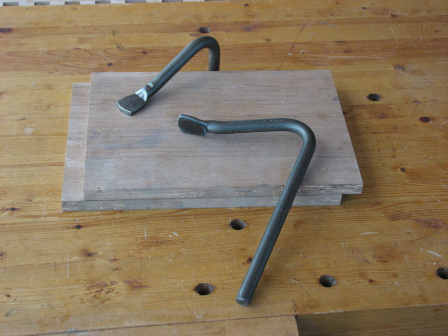 T Deer 14" Standard and 8" Short Forged Holdfasts - แคล้มป์ยึดไม้อเนกประสงค์สำหรับโต๊ะงานไม้มี 2 ขนาดให้เลือก ขนาดมาตรฐาน และขนาดสั้น