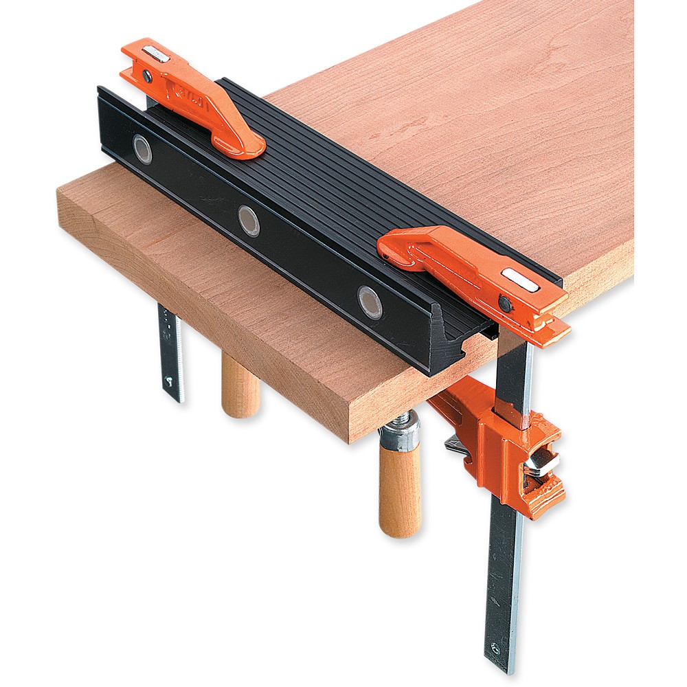 VERITAS Magnetic Saw Guide, 8-inch (200mm.)/ 14-inch (350mm) - รั้วนำตัดบังคับด้วยแม่เหล็กให้เลื่อยมือได้ตรงแนว ขนาด 8 นิ้ว (200 มม.) และ 14 นิ้ว (350 มม.) พร้อมแคล้มป์ขนาด 2 นิ้วให้เลือกซื้อ (Made in Canada)