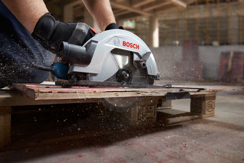 BOSCH GKS 130 Corded Circular Saw - เลื่อยวงเดือน 7-1/4 นิ้ว BOSCH รุ่น GKS 130 - 06016C30K0