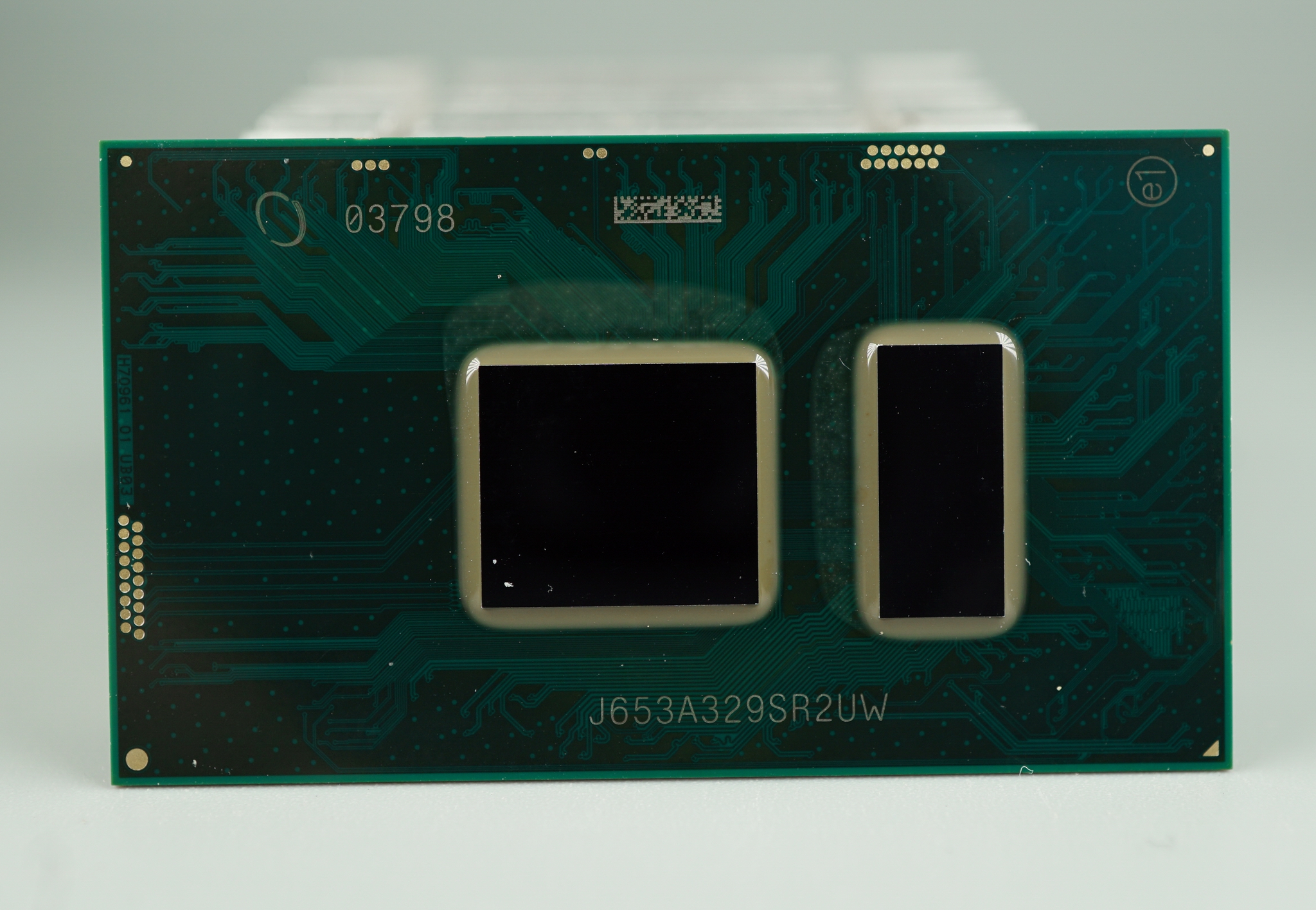 SR2UW (Intel Core i3-6006U)