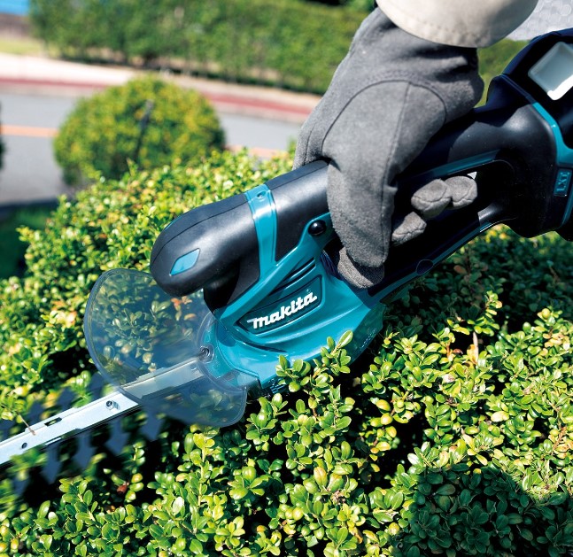 MAKITA DUM111SYX 18V Cordless Grass Shear 110mm. with 3.0Ah battery and charger - เครื่องเล็มหญ้าไร้สาย ใช้แบตเตอรี่ 18โวล์ท พร้อมแบตเตอรี่ 3.0Ah x1 ก้อน และแท่นชาร์ท มากีต้า รุ้น DUM111SYX