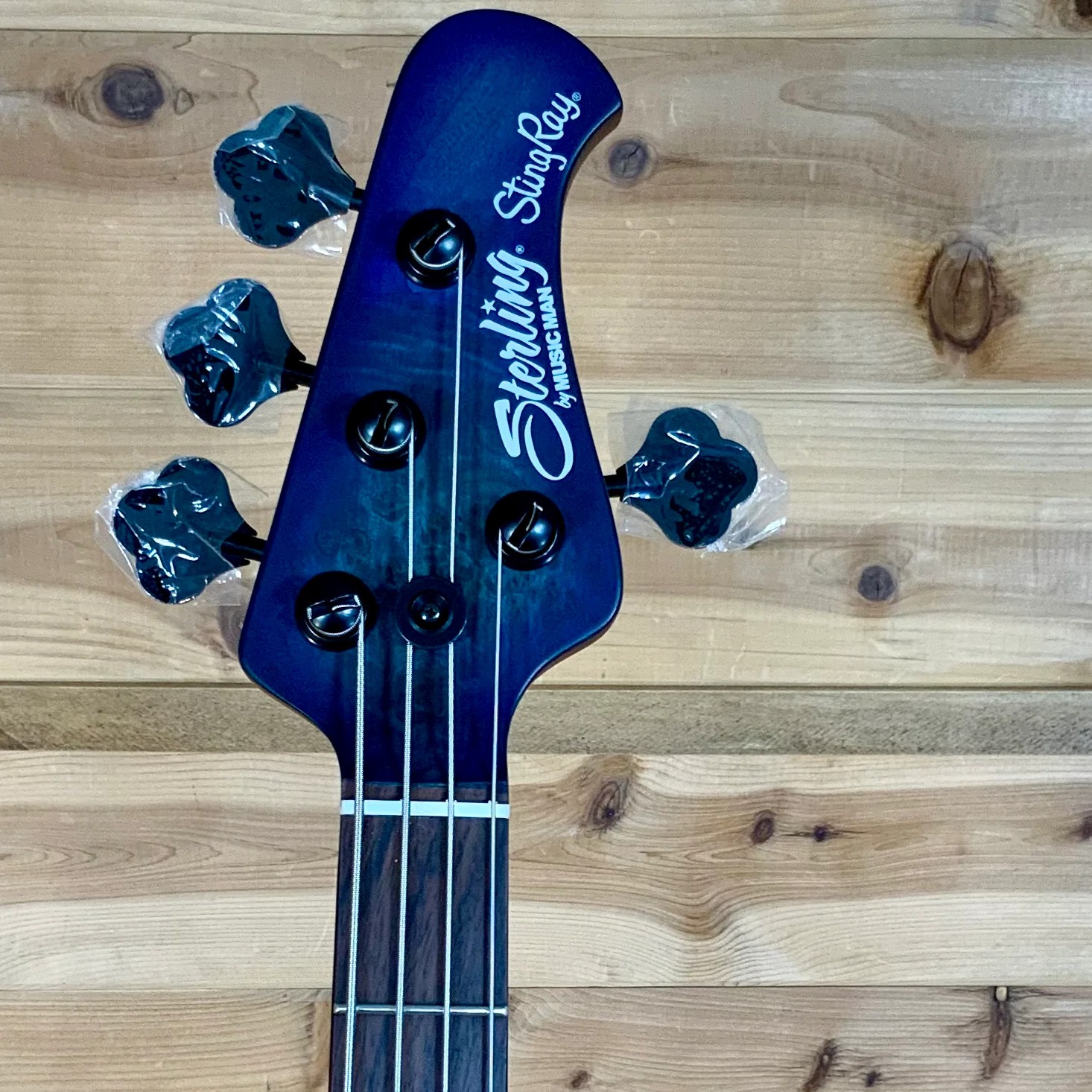 Sterling Stingray Ray34 [Silver Metallic]