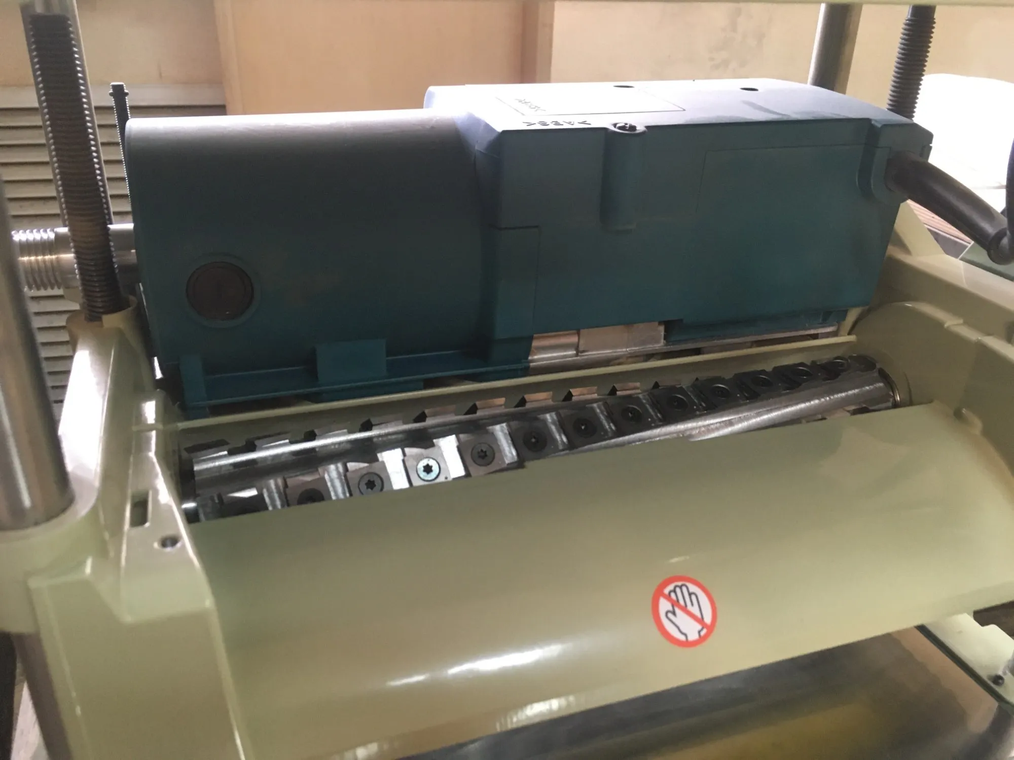 SIT TOOL LC03305 - Helical Cutter Head for MAKITA 2012NB Planer/Thicknesser - ชุดเพลาใบมีดเม็ดคาร์ไบด์คมเกลียว helical เฉือนไม้ SIT TOOL รุ่น LC03305 สำหรับเครื่องรีด มากีต้า รุ่น 2012NB *(สินค้าสั่งซื้อล่วงหน้า Pre-Order)