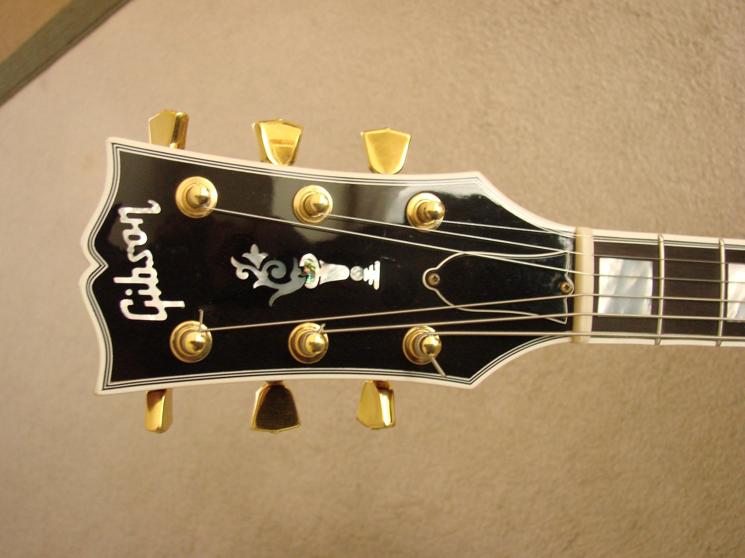 Gibson Flower Pot [Silver Metallic]