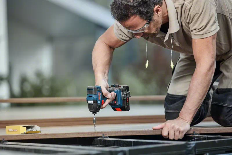 BOSCH GDR 18V-200 C Cordless Impact Driver with 2x 5.0 Ah batteries and charger - สว่านไขควงกระแทกไร้สาย ไม่ใช้แปรงถ่าน Li-Ion 12V พร้อมแบตเตอรี่ 2.0Ah x2 ก้อน และแท่นชาร์จ - 06019G4101