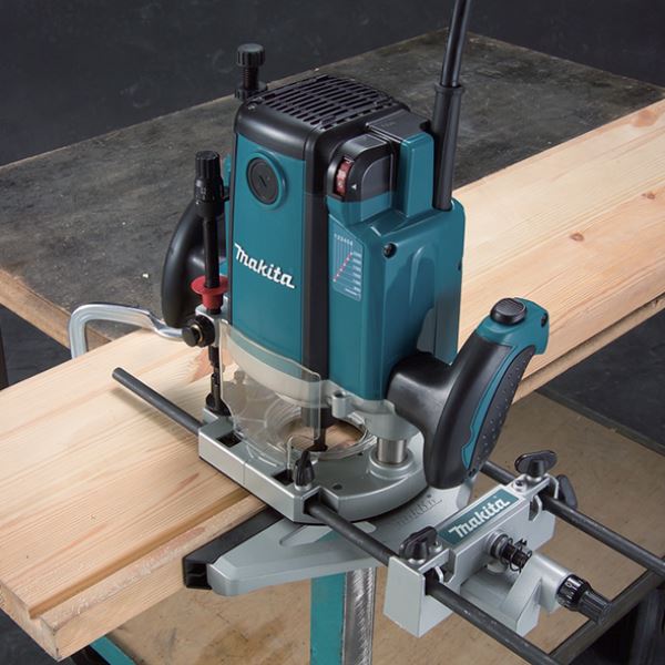 MAKITA RP2301FC05 1/2-inch Variable Speed Plunge Router -เครื่องเซาะร่องแกน 1/2" ปรับความเร็วรอบได้ มากีต้า รุ่น RP2301FC05