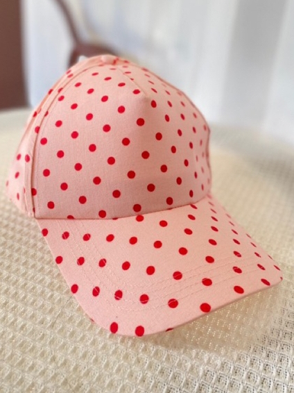 หมวกแก๊ปลายจุด เป็นหมวกผ้า5ชิ้น ทรงสวยปีกยาวใส่บังแดดได้ค่ะ