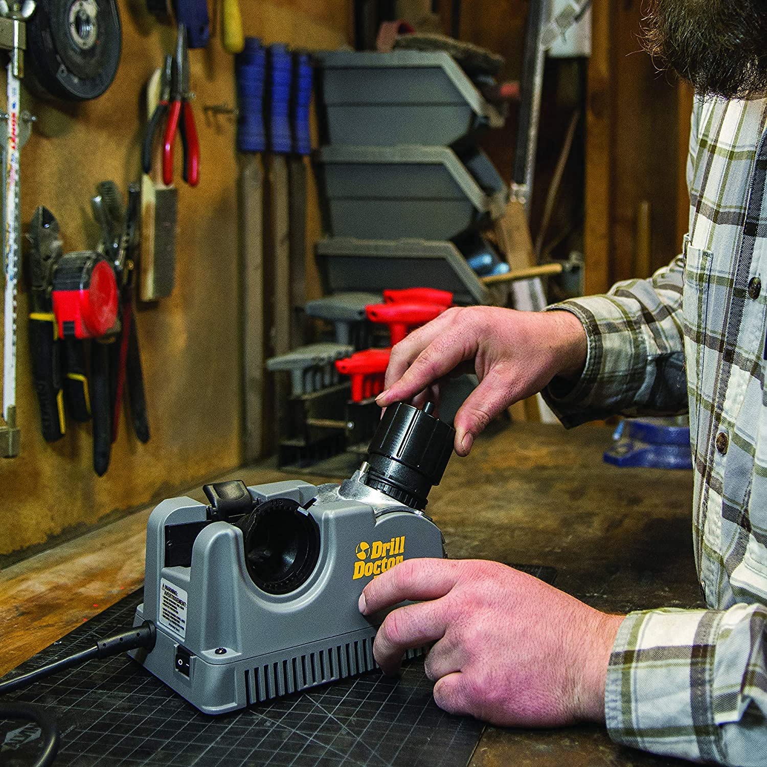 Drill Doctor 500x Drill Bit Sharpener - เครื่องลับดอกสว่านด้วยเพชร รุ่น 500X สามารถลับดอกได้ตั้งแต่ขนาด 3/32 นิ้ว จนถึง 1/2 นิ้ว (ประมาณ 2.39 มม. ถึง 12.7 มม.) (สินค้าสั่งซื้อล่วงหน้า Pre-Order)