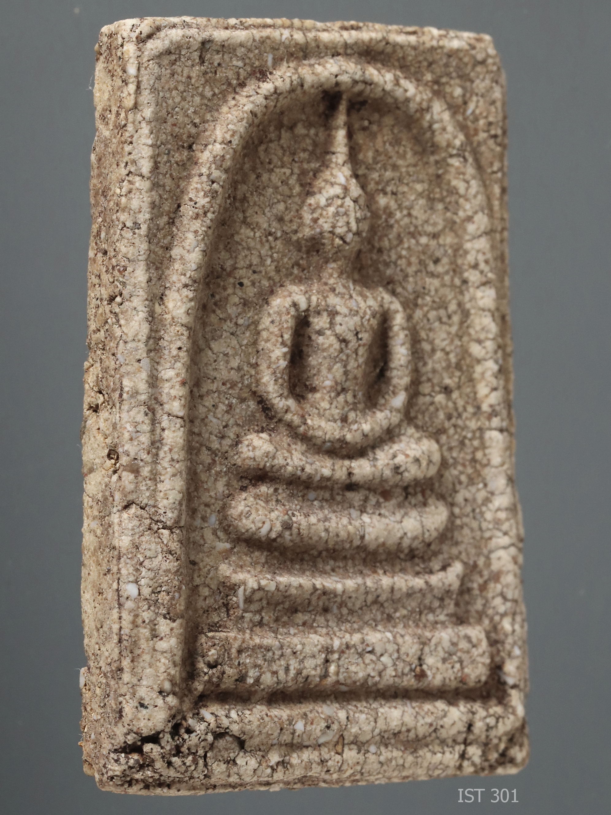 พระสมเด็จฯ พิมพ์พระประธาน (นิยม ปลายฐานล่างแหลม) กรุวัดสะตือ IST 301