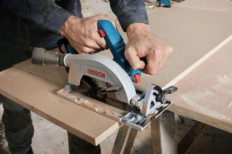 BOSCH GKS 185-LI Cordless Circular Saw - เลื่อยวงเดือนไร้สาย 18 โวล์ท (ตัวเปล่า ไม่มีแบตเตอรี่ และแท่นชาร์ทมาให้) BOSCH รุ่น GKS 185-LI - 06016C12L1