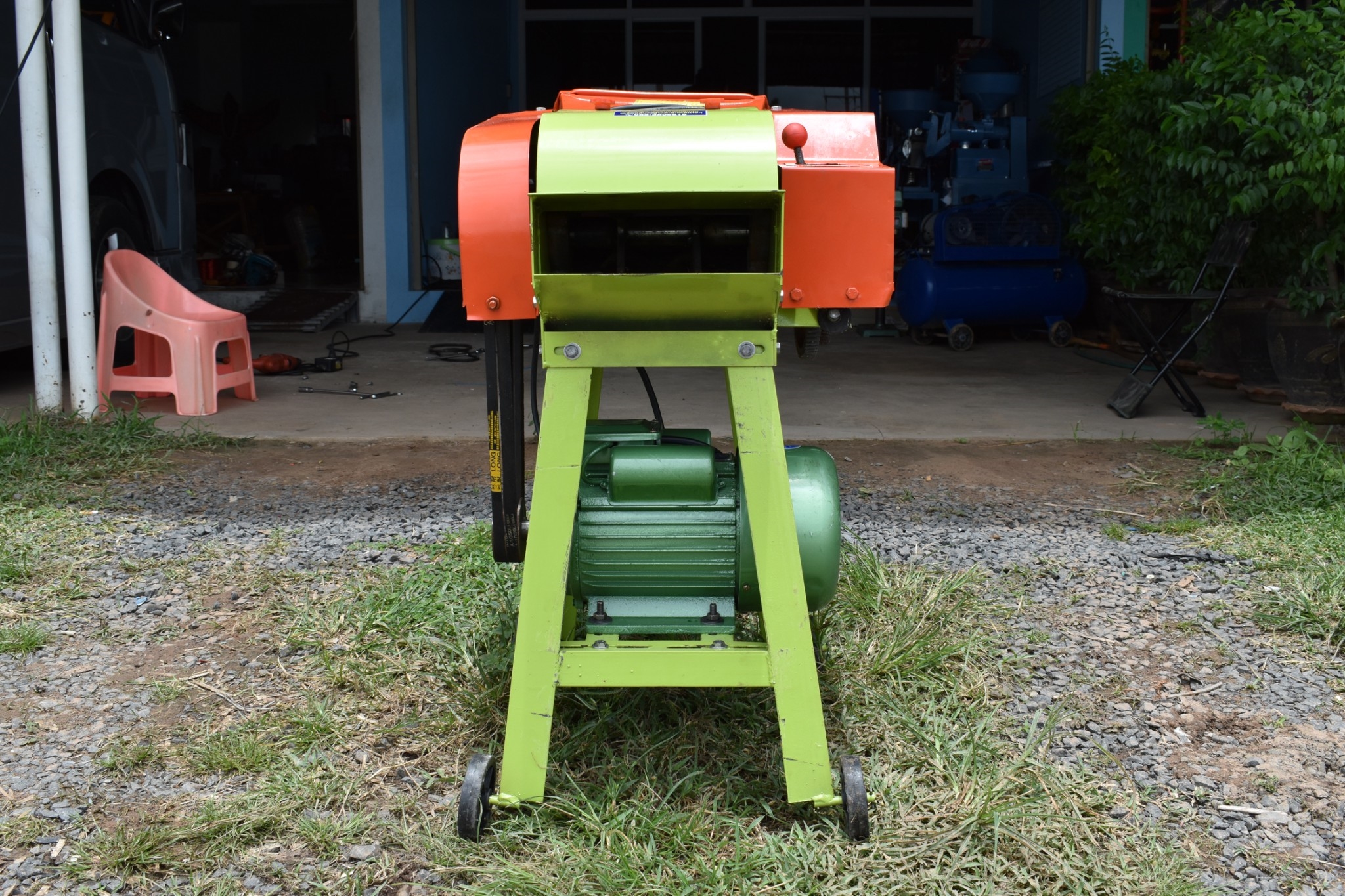 เครื่องสับหญ้า เนเปียร์ 4 ใบมีด ดึงหญ้าเองอัตโนมัติ รุ่น TD-62