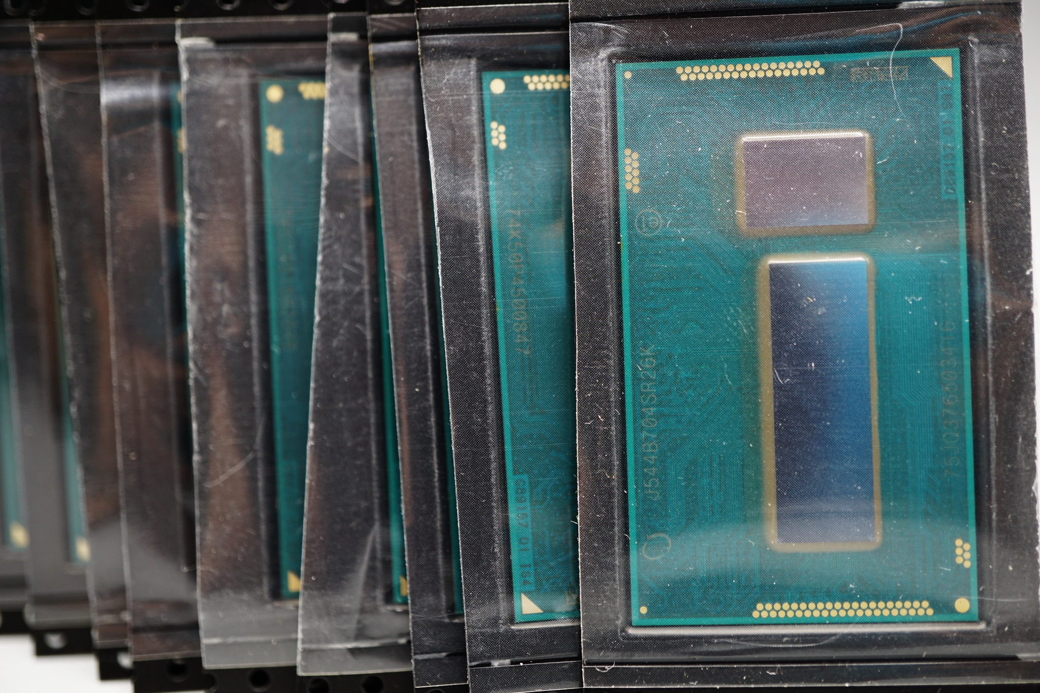 SR26K (Intel Core i5-5257U)