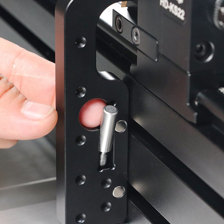 HONGDUI Precision Miter Gauge and Adjustable Miter Bar - ตัวพาไม้ตัดขวางเสี้ยน พร้อมแขนพาไม้ของ Hongdui สำหรับโต๊ะเลื่อยที่ใช้ร่อง Miter มาตรฐาน U.S. และมาตรฐาน Bosch ยุโรป (สินค้าสั่งซื้อล่วงหน้า - Pre-Order)