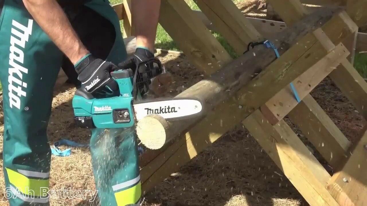 MAKITA DUC254Z 18v 250mm (10") Cordless Brushless Motor Chain Saw (Solo) - เลื่อยโซ่ใช้แบตเตอรี่ 18v บาร์โซ่ขนาด 10 นิ้ว มอเตอร์ไร้แปรงถ่าน (ตัวเปล่าไม่มีแบตเตอรี่ ไม่มีแท่นชาร์ท)