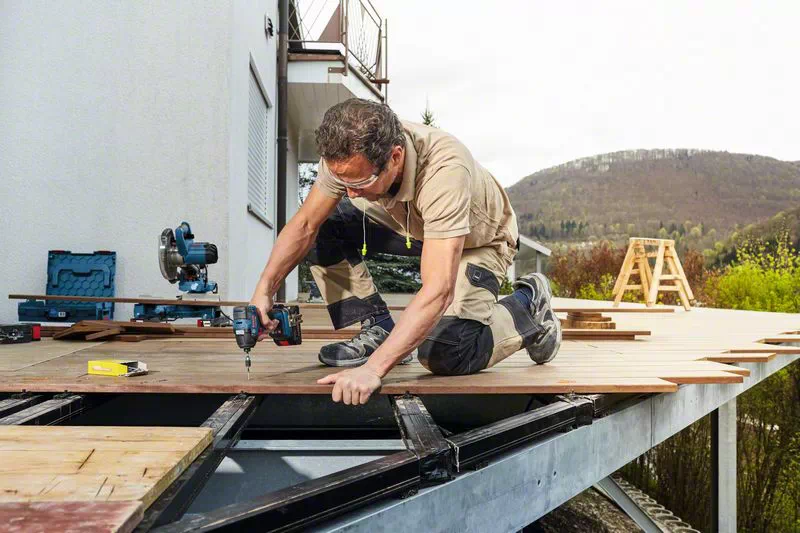 BOSCH GDR 18V-200 C Cordless Impact Driver with 2x 5.0 Ah batteries and charger - สว่านไขควงกระแทกไร้สาย ไม่ใช้แปรงถ่าน Li-Ion 12V พร้อมแบตเตอรี่ 2.0Ah x2 ก้อน และแท่นชาร์จ - 06019G4101