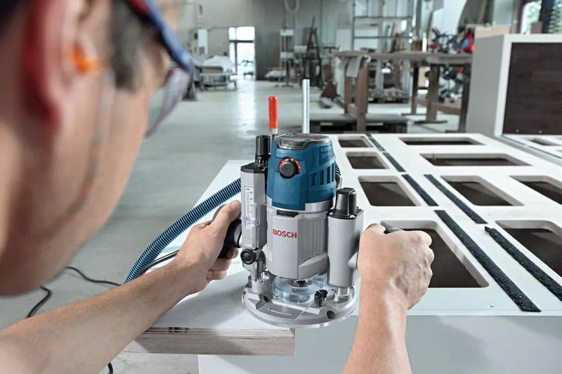 BOSCH GOF 1600 CE The powerful plunge router - เร้าเตอร์ปรับรอบได้ - 0601624003