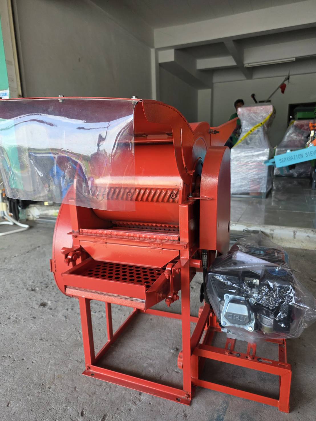 เครื่องนวดข้าวขนาดเล็กพร้อมเครื่องยนต์ 8.5 แรงม้า ติดครัชแรงเหวี่ยง