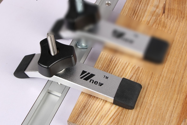 Wnew Hold Down for Miter/ Combo Tracks with M8 Knob- แคล้มป์ยึดงานไม้ ติดราง Miter หรือ Combo Track (ราคาต่อตัว) พร้อมลูกบิดหัวทะลุ M8*