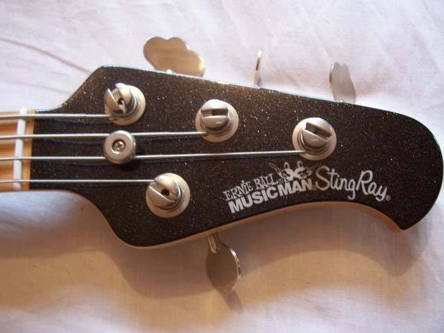 Music Man Stingray [Silver Metallic]