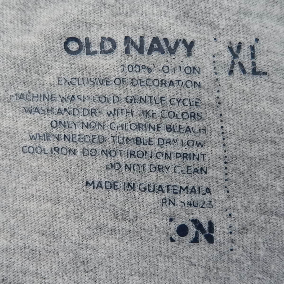 เสื้อยืดวินเทจมือสอง Vintage T-Shirt ลวดลายซาตาครอส งานป้าย OLD NAVY