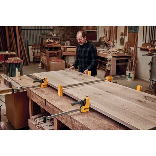 DEWALT DWHT83831-1 24 in. (600mm.) Parallel Clamp - แคล้มป์ปากขนาน ขนาด 24 นิ้ว (600มม.) Dewalt รุ่น DWHT83831-1