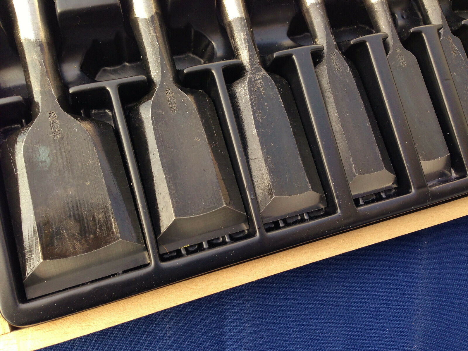 YASUSHI HANYU Japanese White Steel #2 bench chisel set from Niigata Prefecture - สิ่วญี่ปุ่น ชุด 10 เล่มในกล่องไม้ ตีโดยช่างตีเหล็ก Yasushi Hanyu จากเมืองนีงาตะ (Made in Niigata Prefecture, Japan)