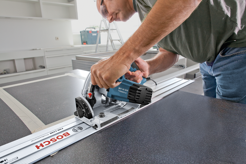 BOSCH GKT 55 GCE Plunge Track Saw Standard Set - เลื่อยรางบ็อชชุดมาตรฐาน พร้อมราง 1.6 ม. - 0601675002