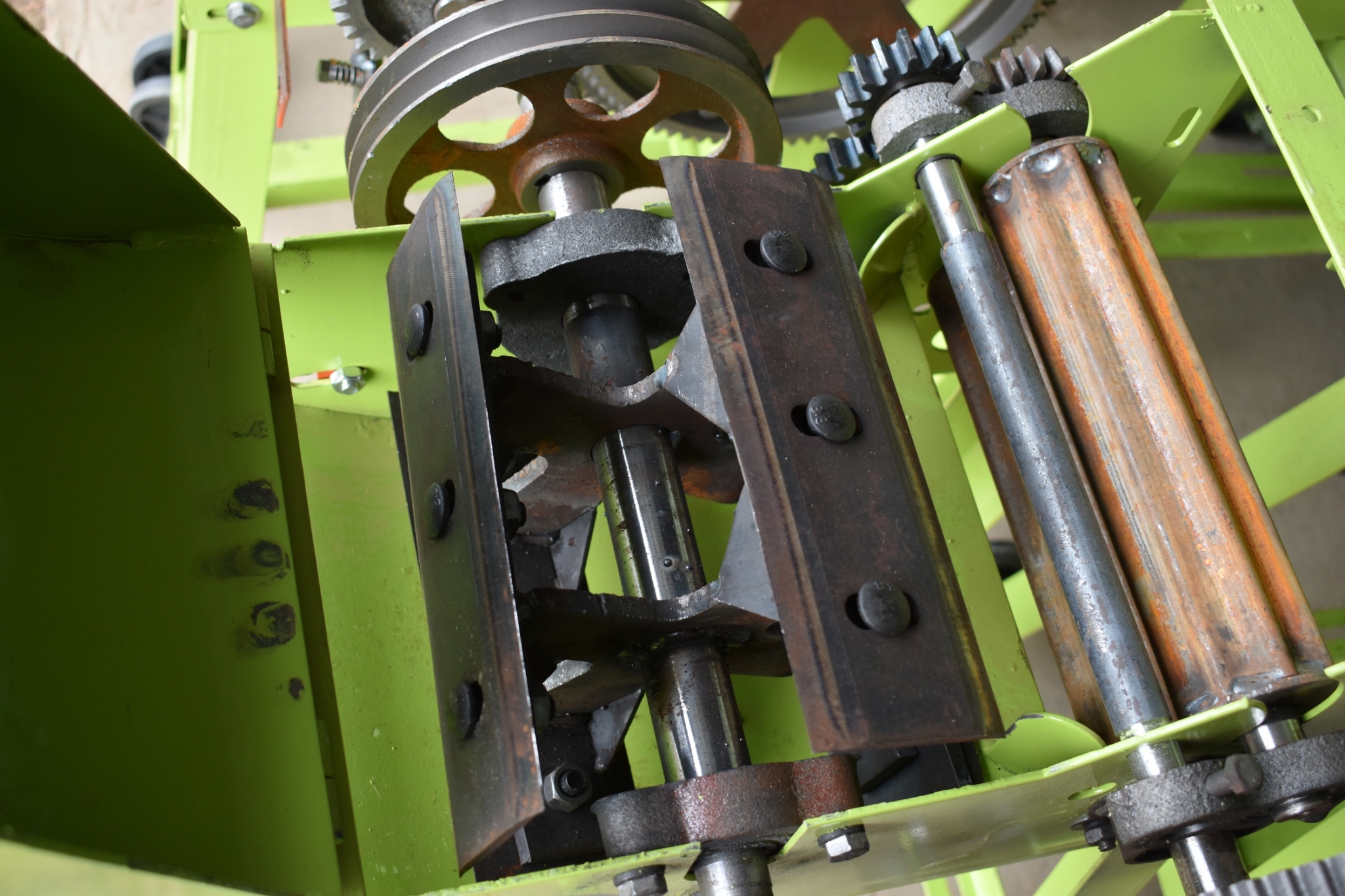 เครื่องสับหญ้า เนเปียร์ 4 ใบมีด ดึงหญ้าเองอัตโนมัติ รุ่น TD-62