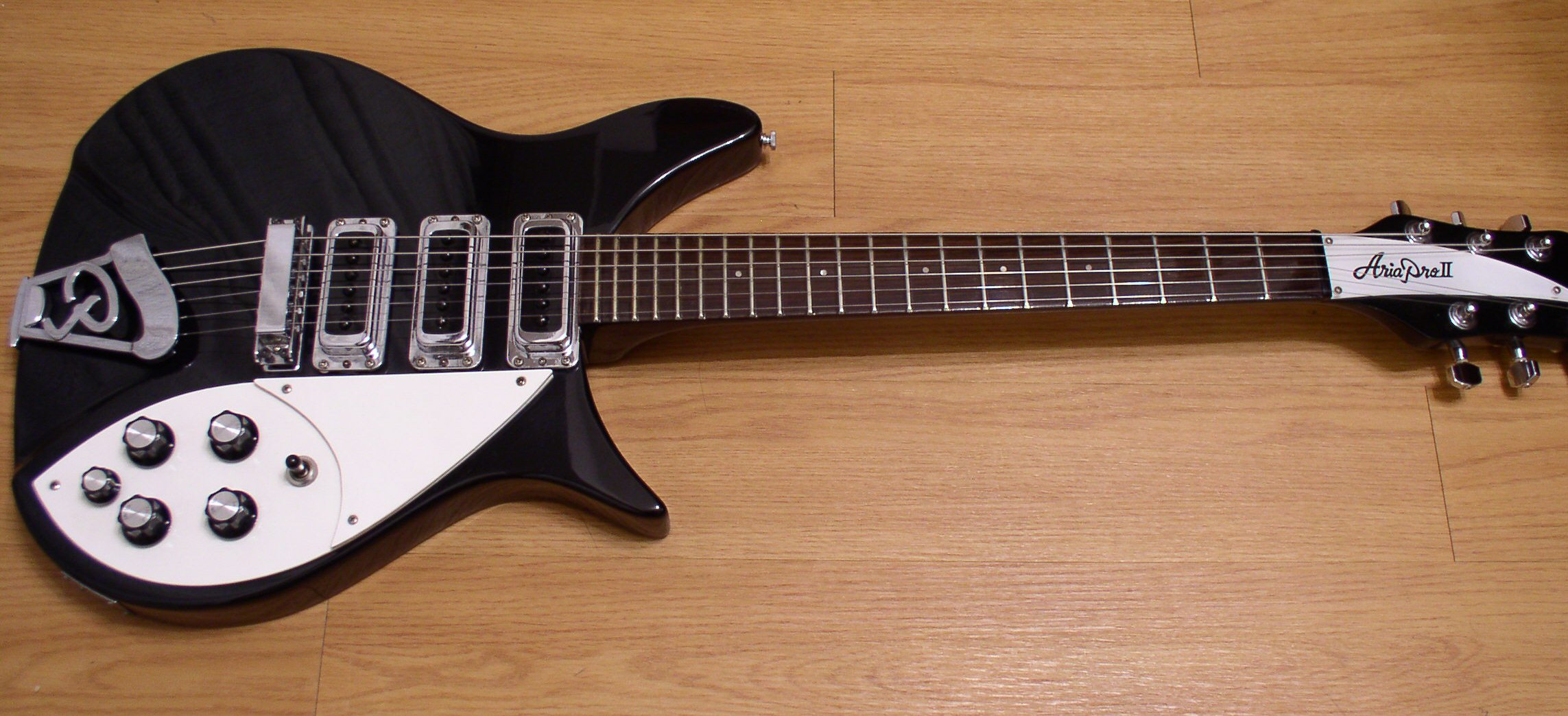 Aria Pro ll John Lennon Rickenbacker 1980