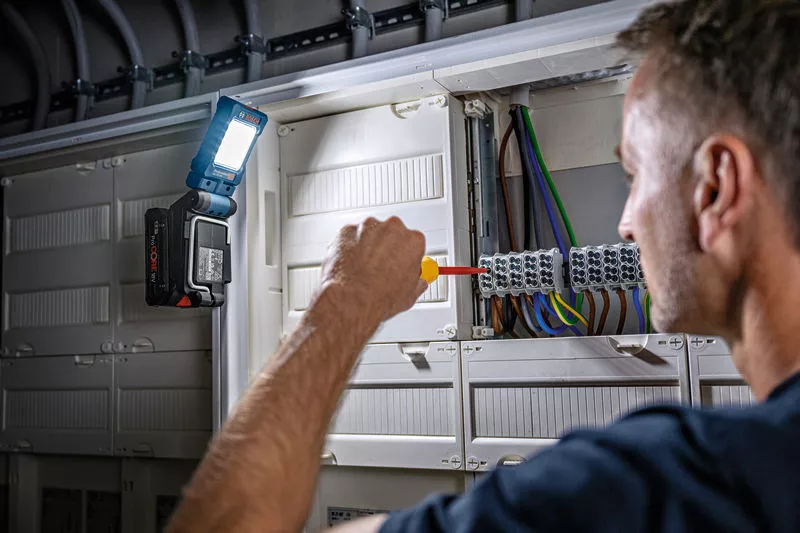 BOSCH GLI 18V-800 Cordless Light (Light only, without battery and charger) - ไฟส่องสว่าง ทำงานแบบไร้สายใช้แบตเตอรี่ Li-Ion 18v บ็อชรุ่น GLI 18V-800 ตัวเปล่า ไม่มีแบตเตอรี่ ไม่มีแท่นชาร์จ) - 0601443600