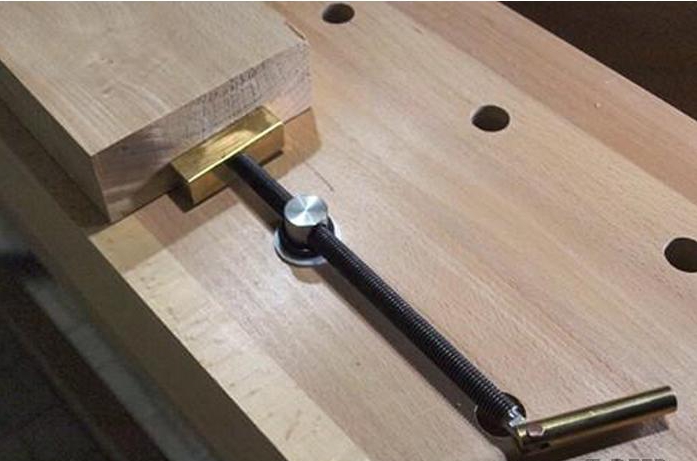 T Deer Studio- Set of Dogs/ Pubs (1 Wonder Dog/ Pub and 1 Bench Dog/ Pub) - ชุด แคล้มป์หมุดมหัศจรรย์ยึดไม้บนโต๊ะงานไม้ พร้อมหมุดทองเหลืองกลม