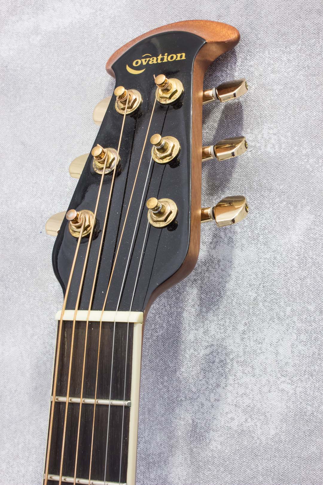 Ovation Guitar USA 2 [Gold Metallic]