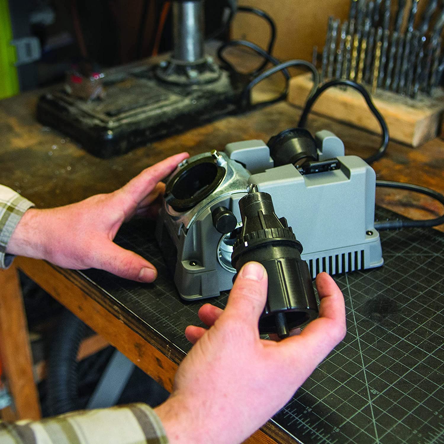 Drill Doctor 500x Drill Bit Sharpener - เครื่องลับดอกสว่านด้วยเพชร รุ่น 500X สามารถลับดอกได้ตั้งแต่ขนาด 3/32 นิ้ว จนถึง 1/2 นิ้ว (ประมาณ 2.39 มม. ถึง 12.7 มม.) (สินค้าสั่งซื้อล่วงหน้า Pre-Order)