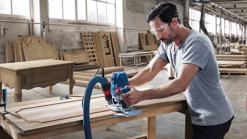 BOSCH GOF 130 Router - เครื่องเซาะร่อง บ๊อช รุ่น GOF 130 - 06016B70K1