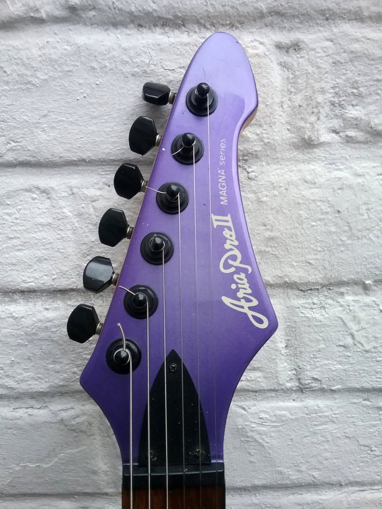 Aria Pro II Magna Series [Silver Metallic]