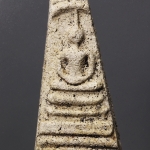 พระสมเด็จฯ กรุวัดสะตือ สามเหลี่ยม ตัดชิด TH 401