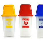 ถังขยะใสทรงเหลี่ยม พร้อมฝาครอบทรงสูง ขนาด 40 ลิตร