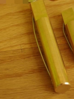 T Deer Round Brass Bench Dogs / Bench Pups - หมุดทองเหลืองยึดไม้สำหรับโต๊ะงานไม้