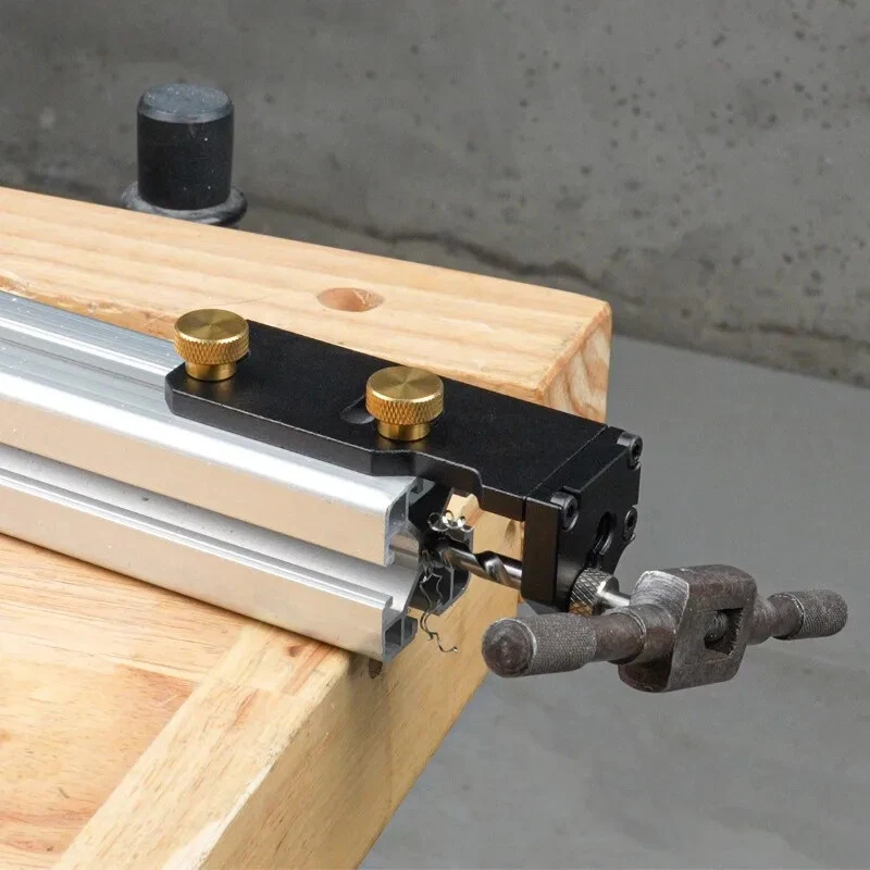 GANWEI GW163B Aluminum Profile Tapping Assistant Fit 20/30/40 Aluminum Profiles - จิ๊กช่วยจับสำหรับการต๊าปเกลียวอลูมินัมโปรไฟล์ขนาด 20/30/40มม GANWEI รุ่น GW163B